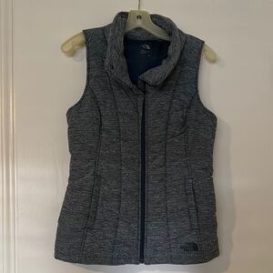 ✨🎉HP 🎉✨The North Face Gray Quilted Vest